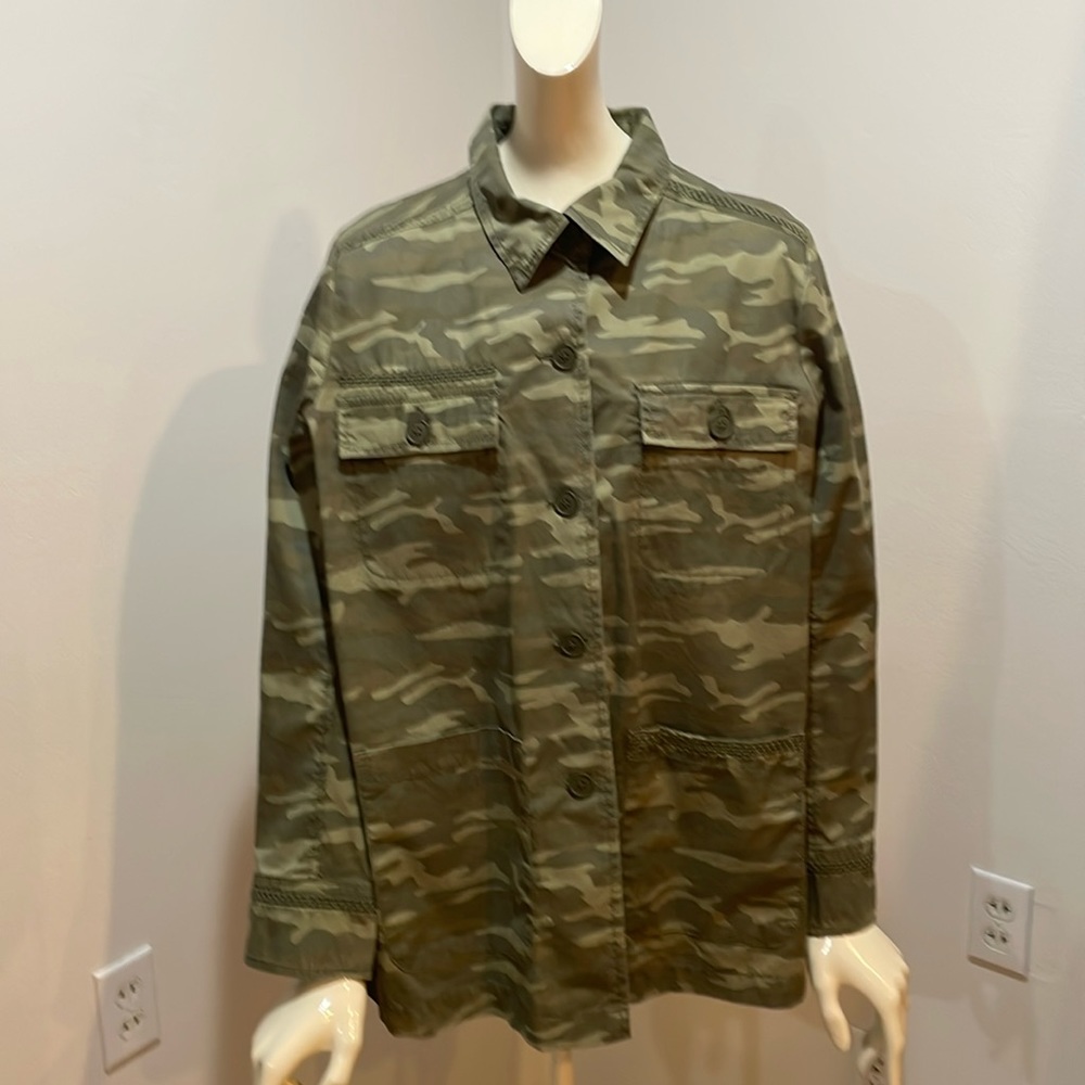 Womens Caslon Camo jacket. Size L NWT